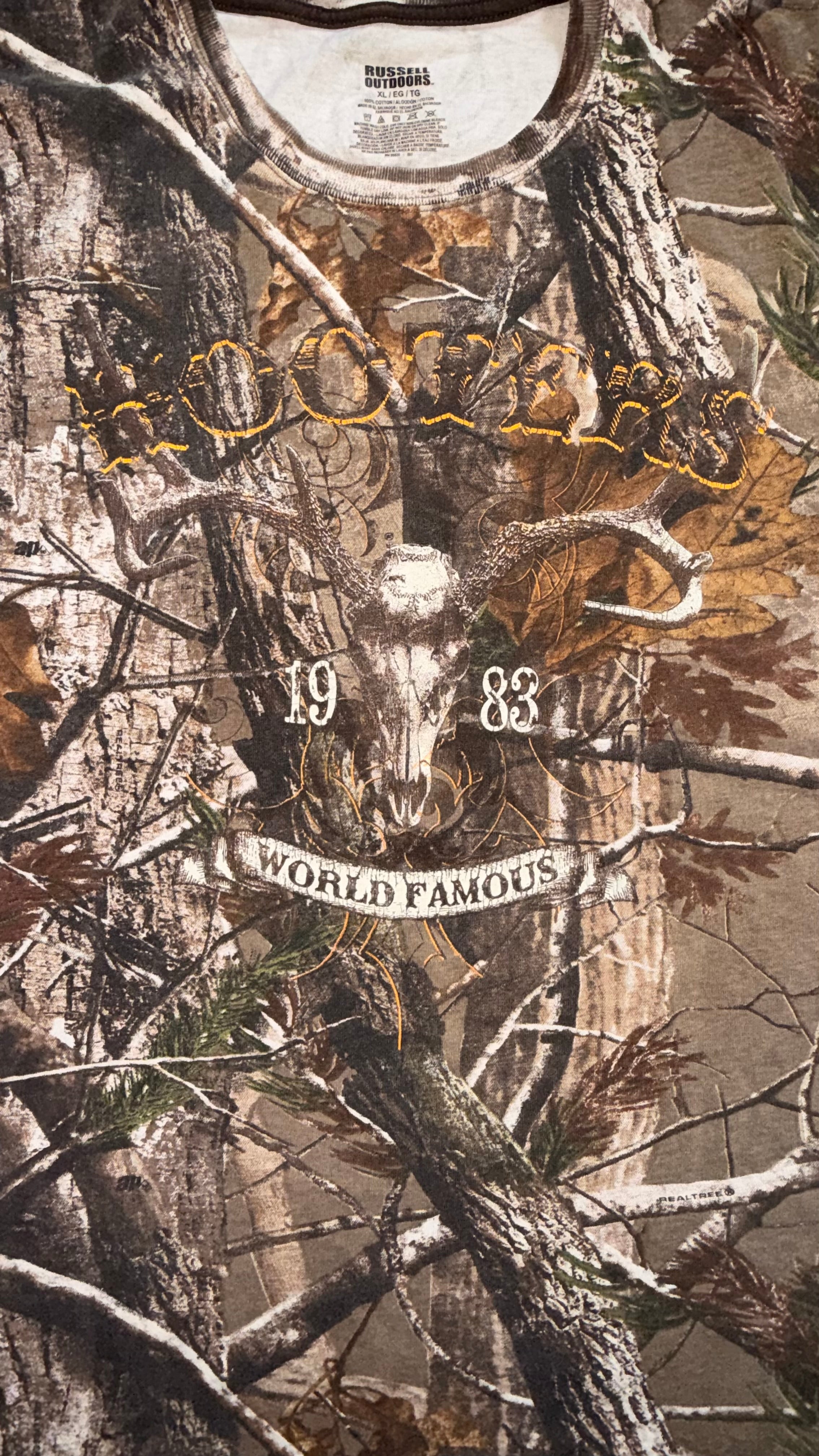 93’  hooters x real tree “world famous” tee