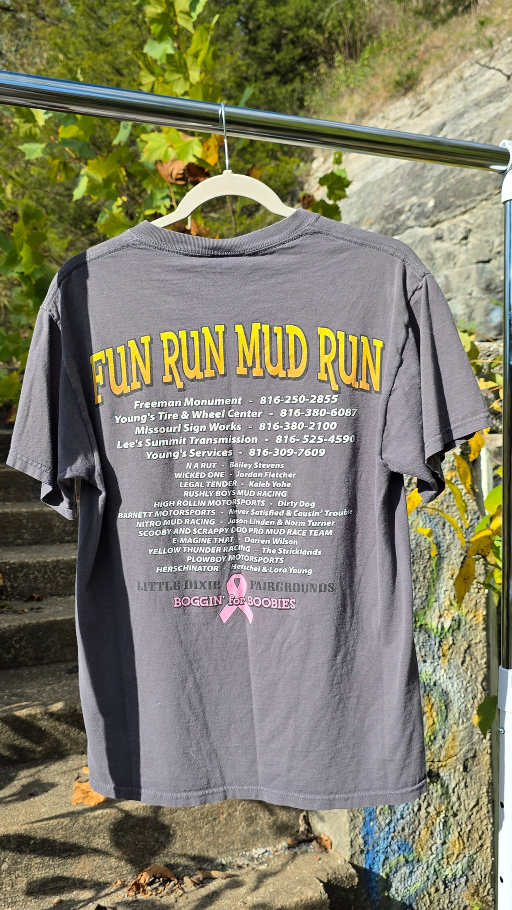 12' begging for titties graphic Tee. Size L