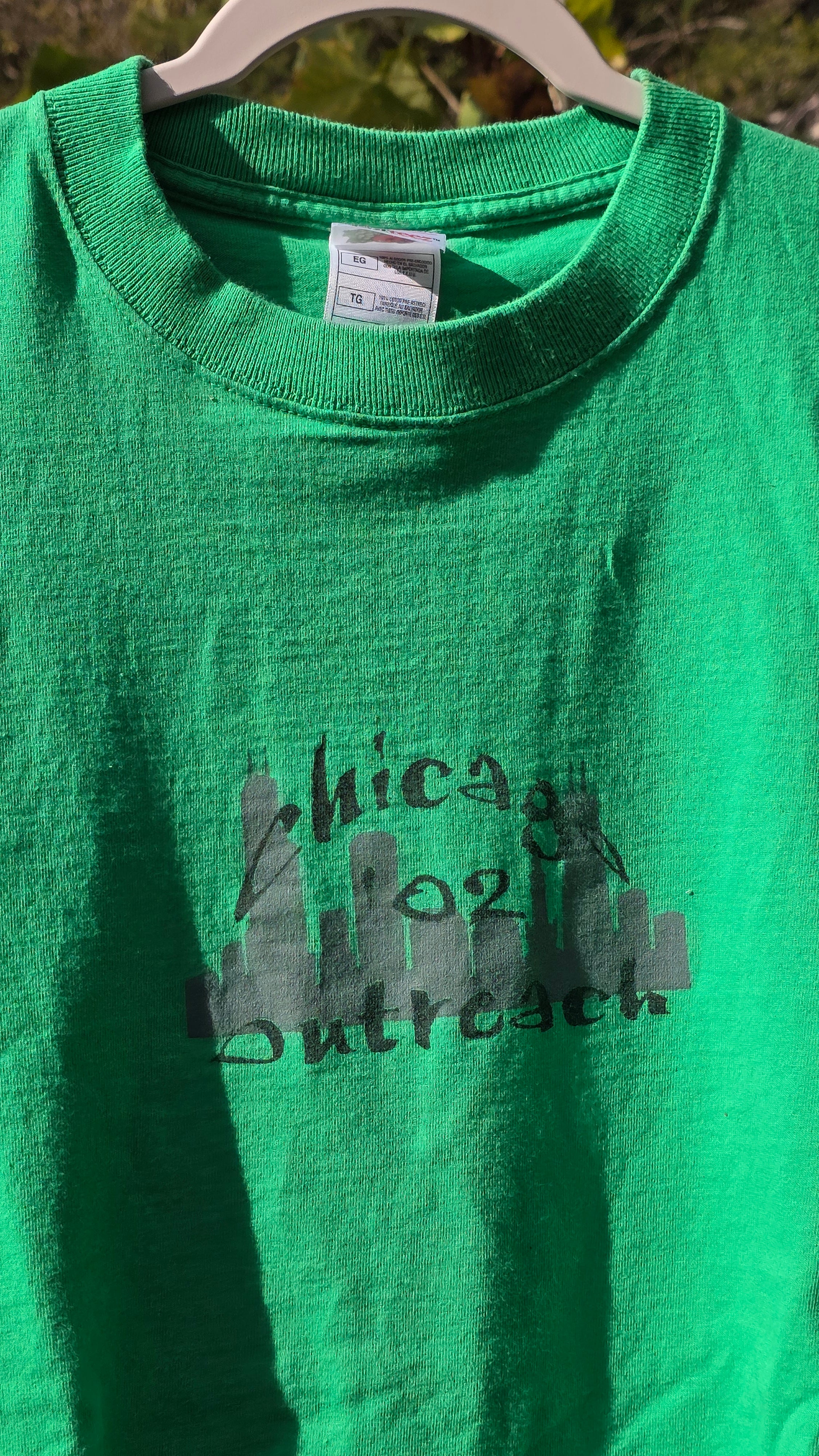 02' Chicago outreach vintage tee. Size L