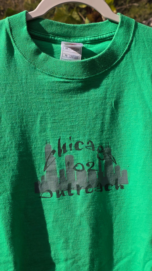02' Chicago outreach vintage tee. Size L
