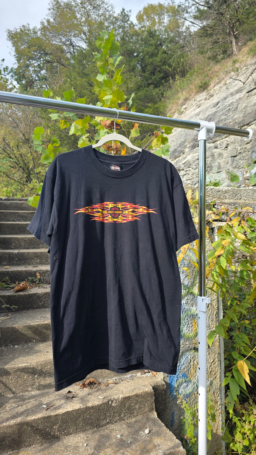 05' Harley Davidson "motor cycles" flame tee